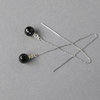 „Small Black Globe“ Silber Onyx Kettenohrringe